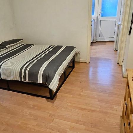 No Frills & Nothing Fancy 1 Bed Studio City Centre Cardiff Extérieur photo
