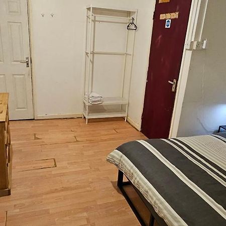 No Frills & Nothing Fancy 1 Bed Studio City Centre Cardiff Extérieur photo
